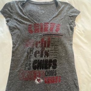 KC CHIEFS Gray Short Sleeve T-Shirt! Size Med(fits Small)